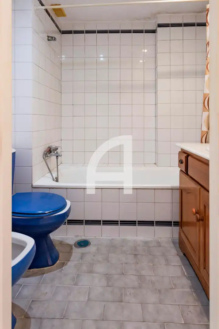 Badezimmer von Einfamilien-Reihenhaus zum Verkauf in Fuengirola mit Terrasse, Abstellraum und Schwimmbad