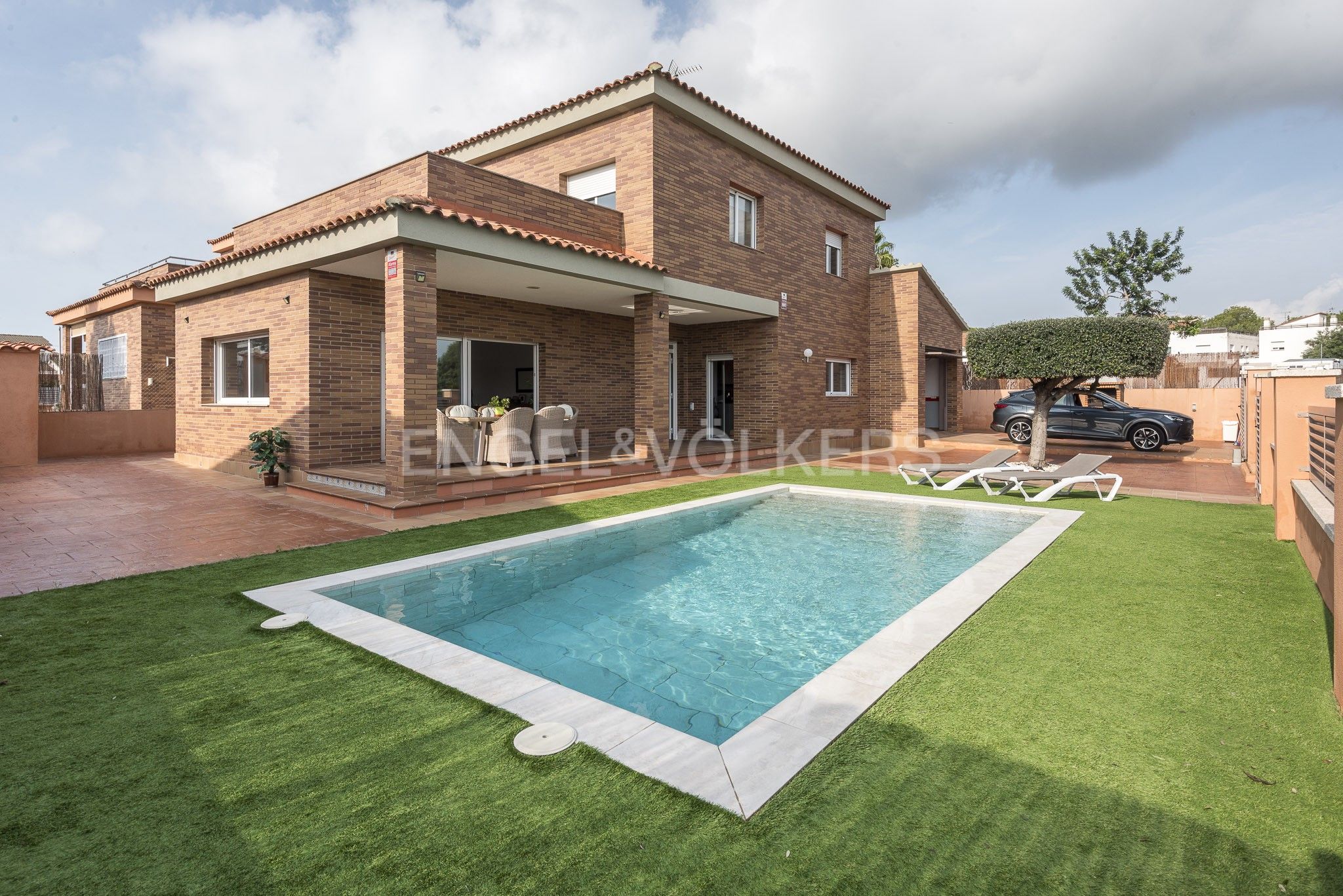 Swimming pool of House or chalet for sale in Cunit  with Air Conditioner, Heating and Private garden