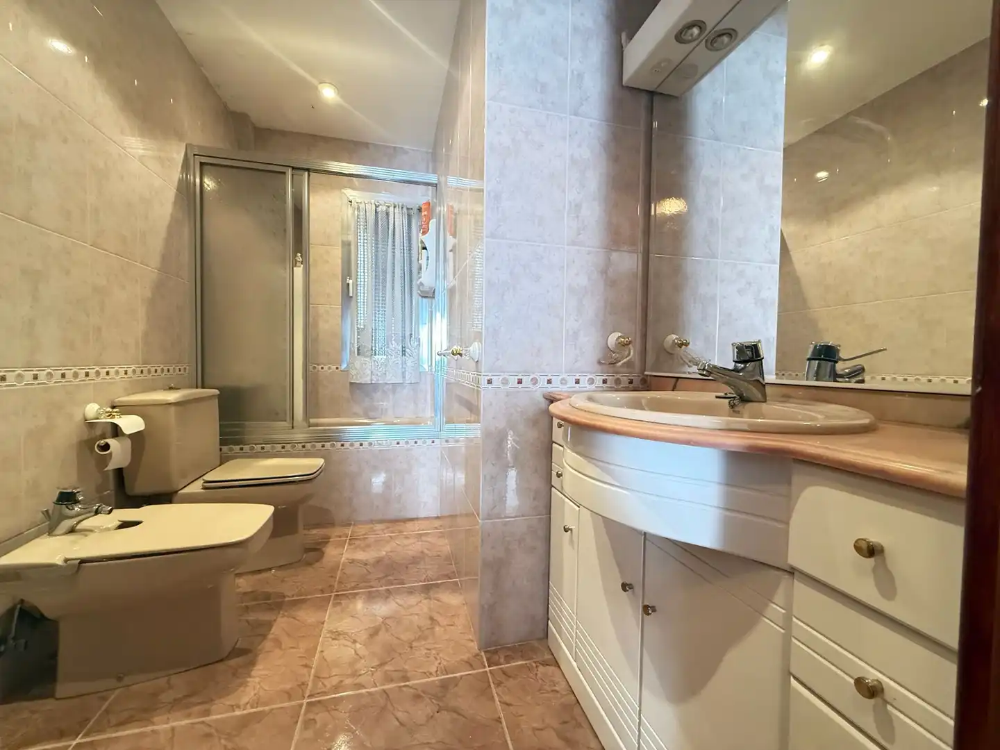 Badezimmer von Wohnung zum Verkauf in Móstoles mit Heizung, Parkett und Terrasse