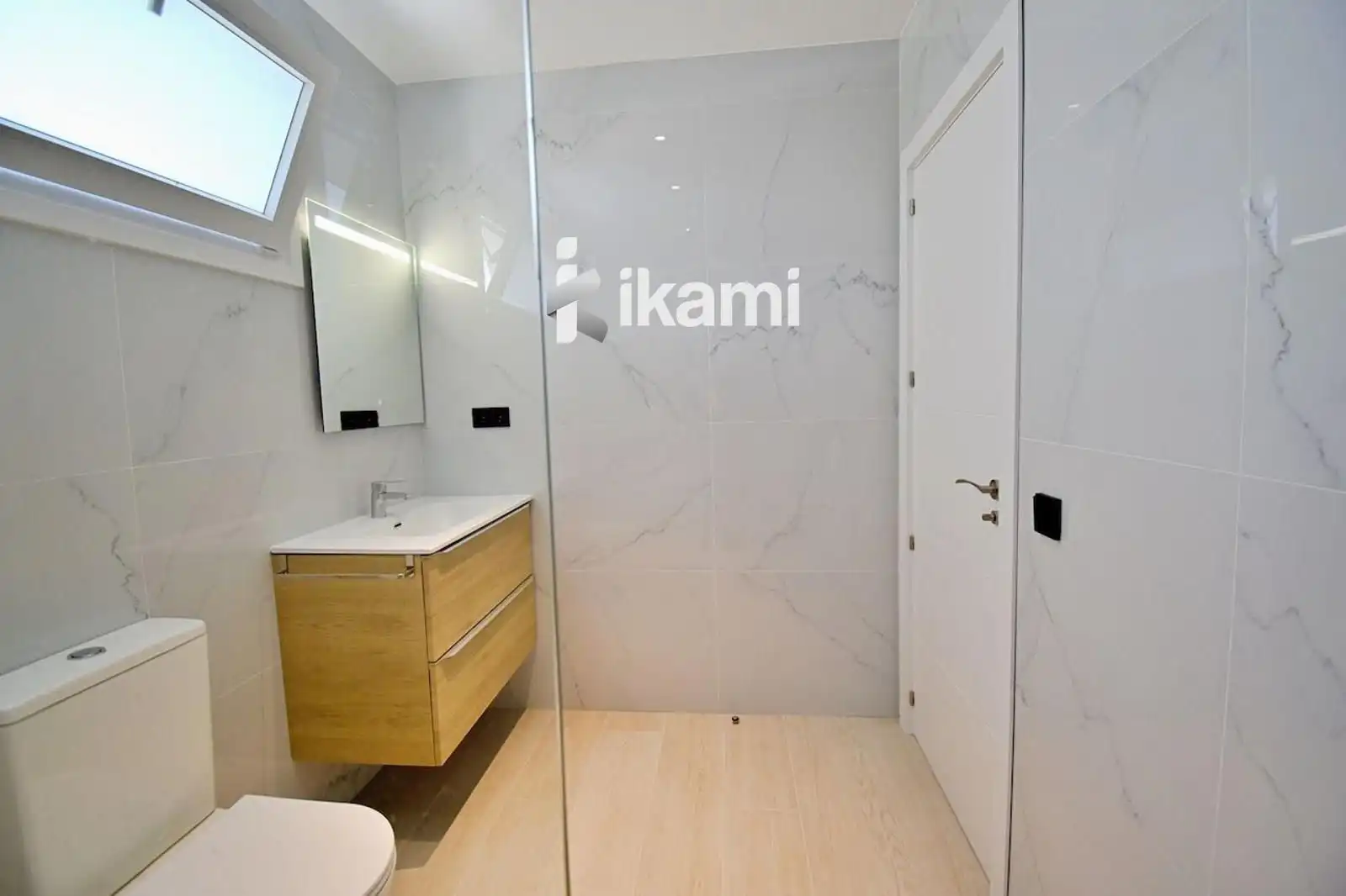 Bathroom of Houses for sale in Chiloeches  with Air Conditioner and Alarm