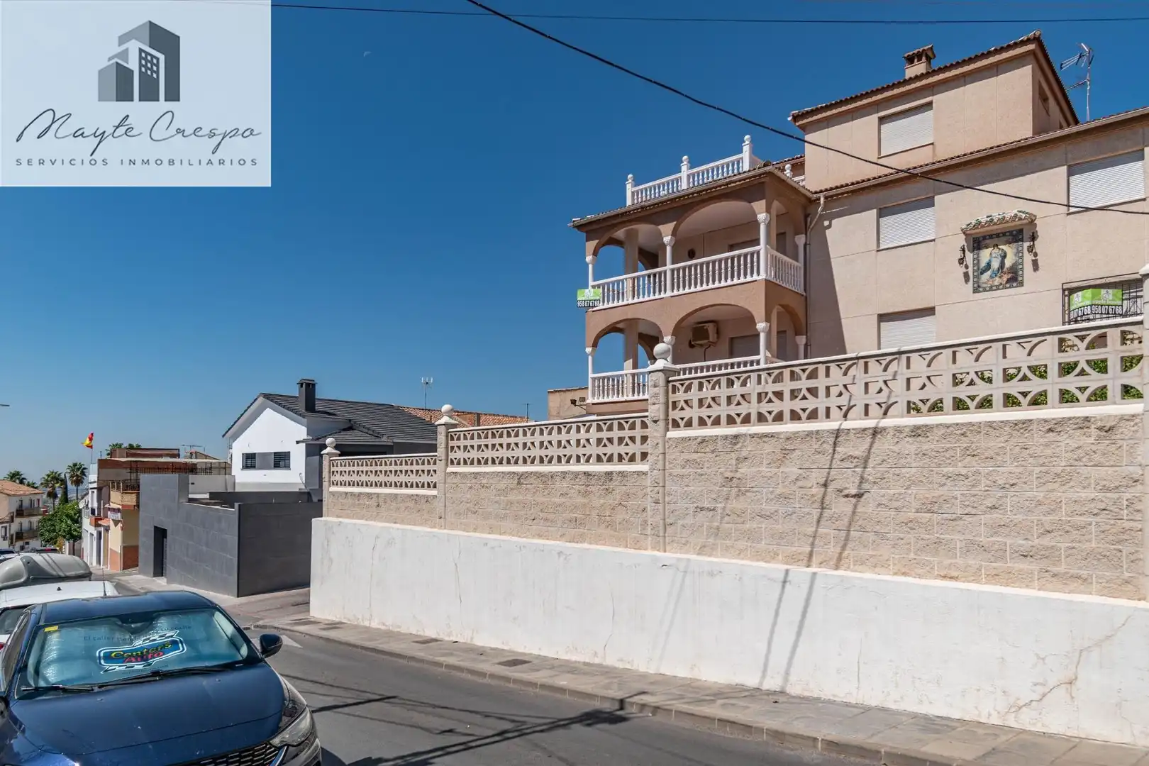 Vista exterior de Casa adosada en venta en Jun con Terraza, Amueblado y Alarma