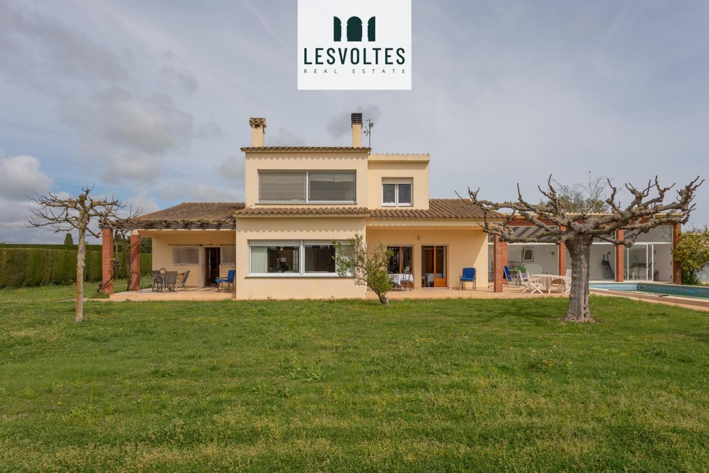 Vista exterior de Casa o xalet en venda en Albons amb Calefacció, Jardí privat i Terrassa