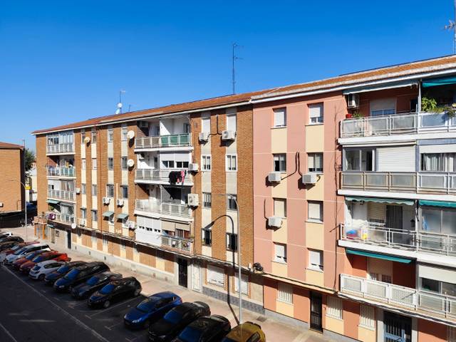 Piso en Venta en Calle de Fernando III El Santo en Reyes