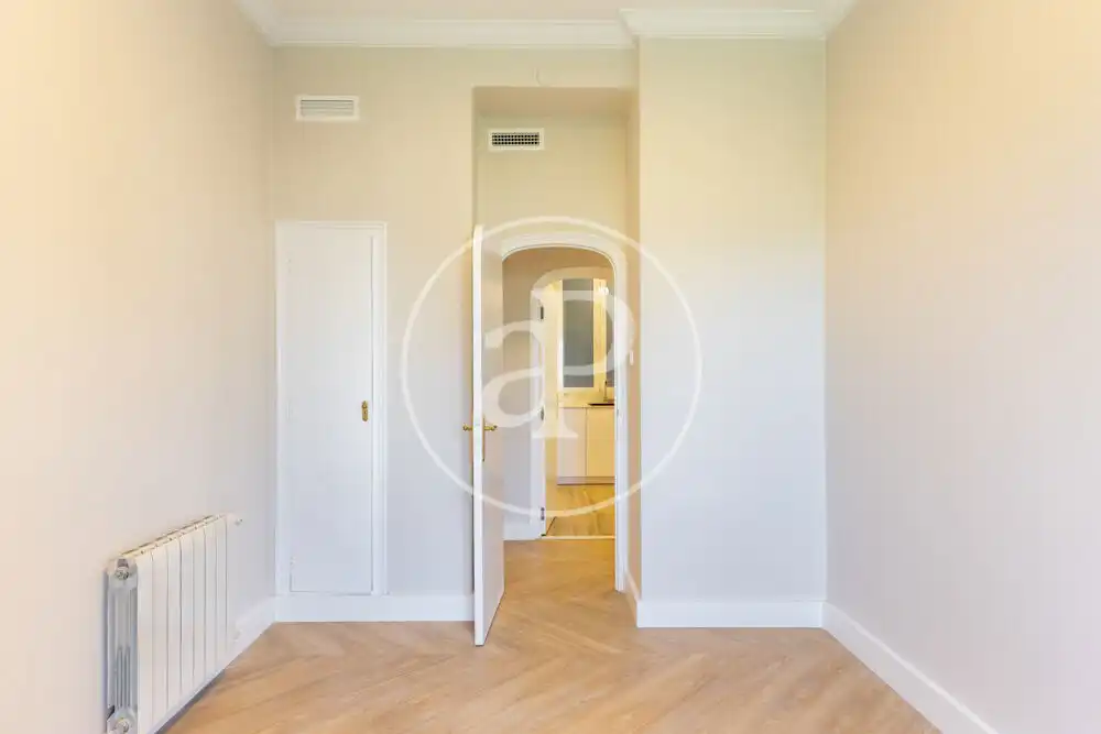 Flat for rent in Valencia  with Air Conditioner, Heating and Balcony