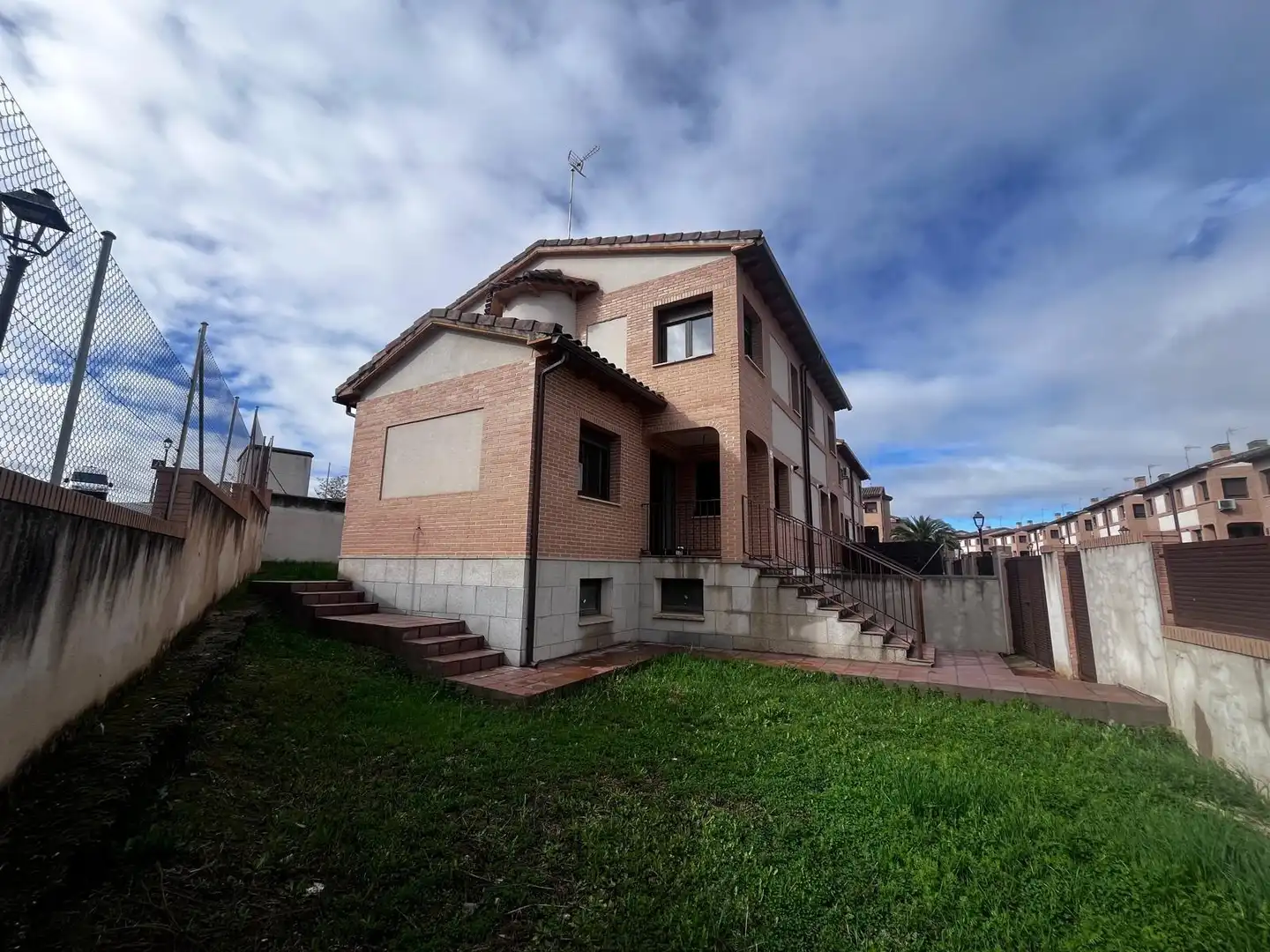 Exterior view of Houses for sale in Villaluenga de la Sagra