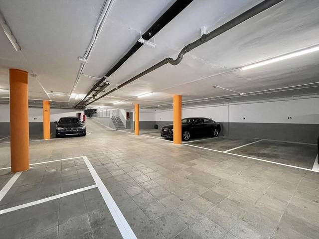 Garaje en Alquiler en Mossèn Lluís Pañella en Centre