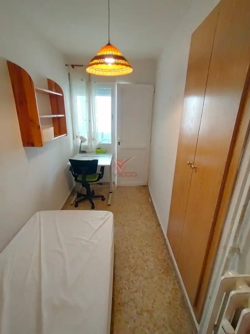 Piso de alquiler en Cuenca con Calefacción, Terraza y Amueblado
