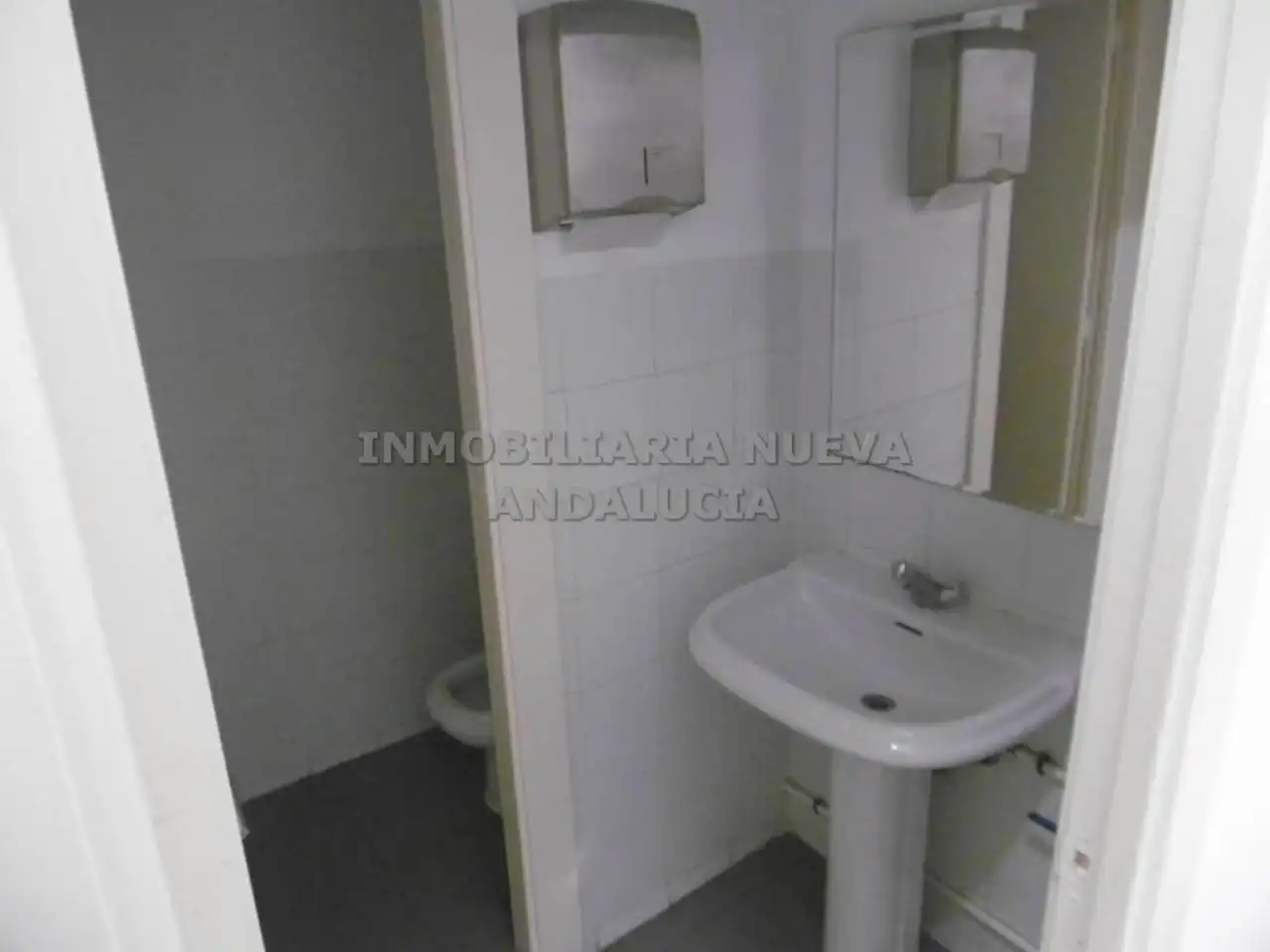 Bany de Local de lloguer en Almería