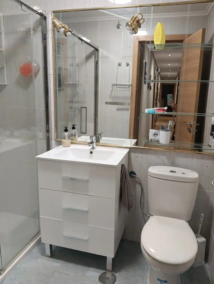 Baño de Piso para compartir en Ávila con Calefacción, Terraza y Amueblado