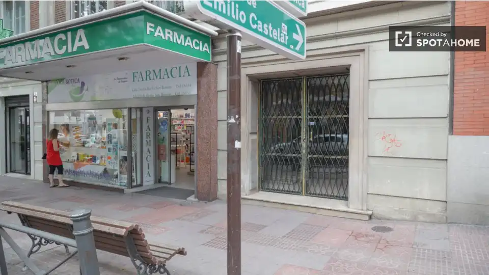 Exterior view of Flat for share in Barrio de Salamanca