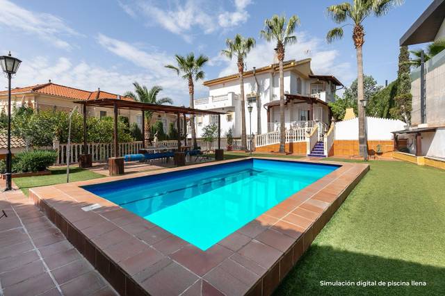 Casa-chalet en Venta en Peligros