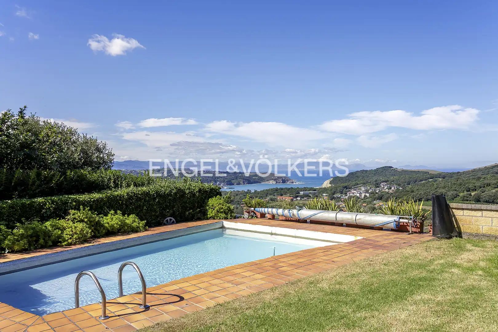Swimming pool of Houses for sale in Gorliz  with Heating, Private garden and Terrace