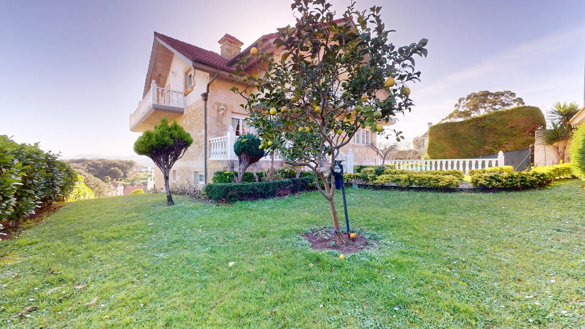 Jardí de Casa o xalet en venda en Arnuero amb Calefacció, Terrassa i Balcó