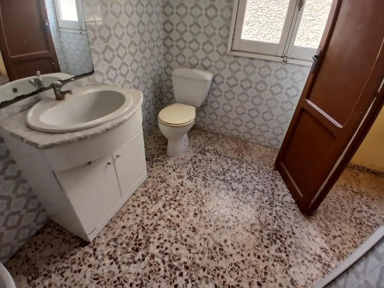 Bathroom of Flat for sale in Almansa