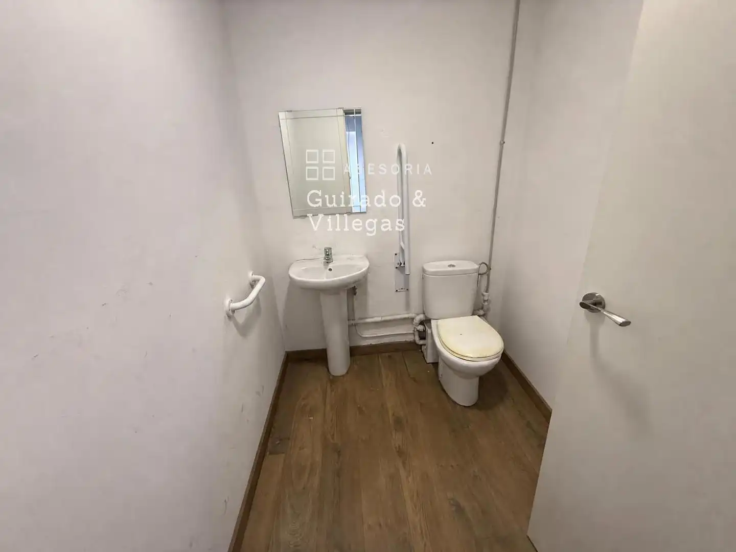 Bany de Local en venda en Barcelona amb Aire condicionat