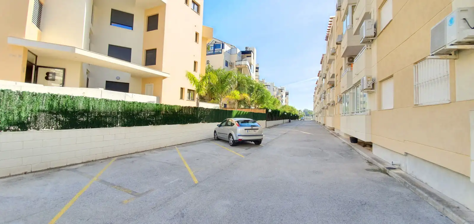 Aparcament de Apartament de lloguer en Dénia amb Aire condicionat, Calefacció i Terrassa