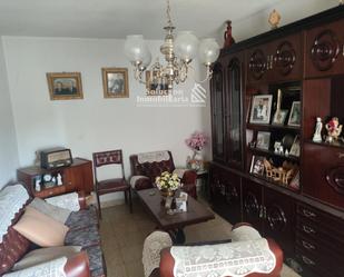 Living room of Single-family semi-detached for sale in Salamanca Capital  with Heating and Furnished