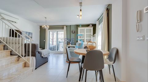 Elegante villa adosada de 3 dormitorios con acceso directo a la piscina en Ciudad Quesada! Situada en uno de los complejos cerrado, imatge 4