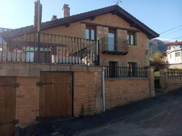 Detached house with garden for sale in Valle de Mena