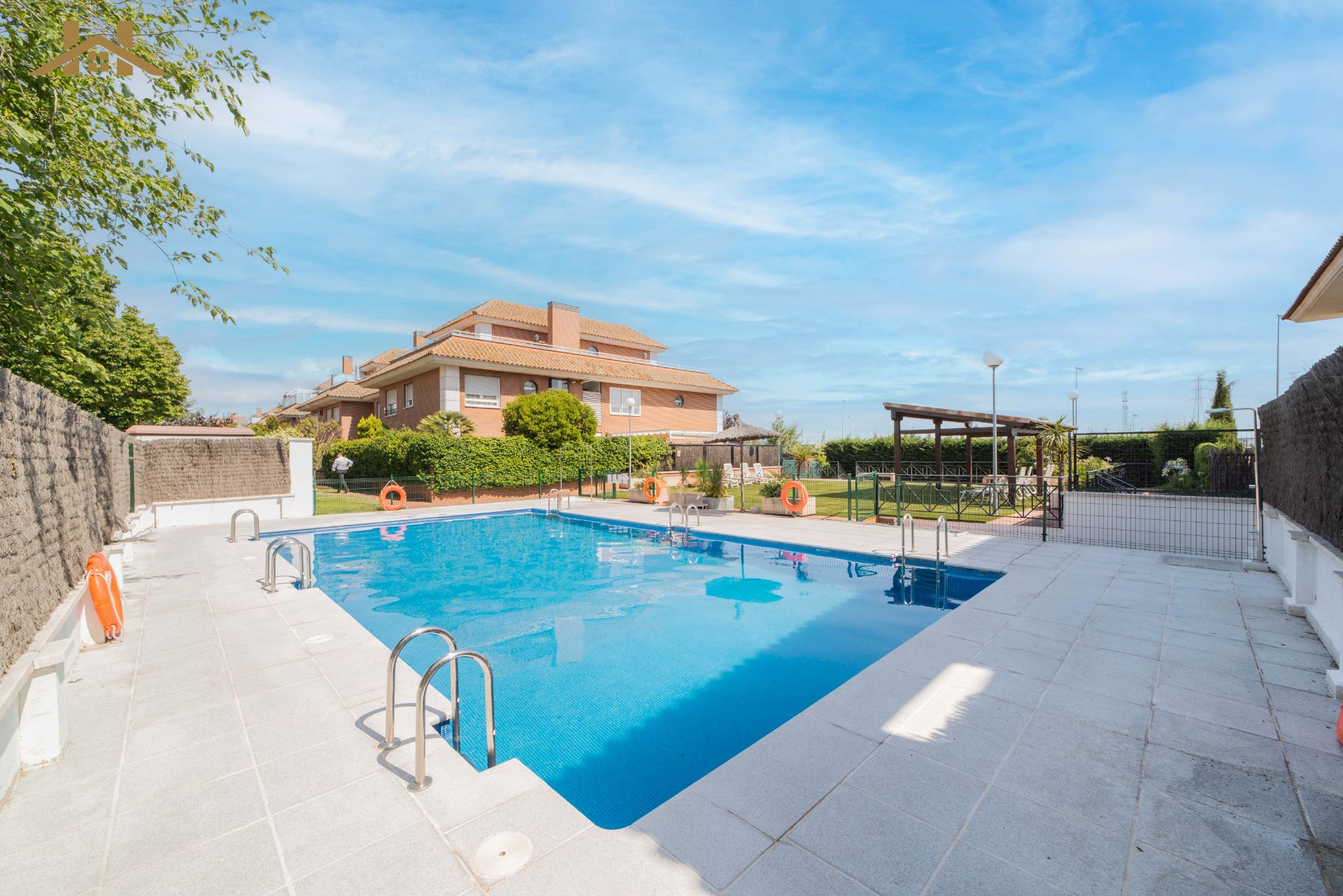 Piscina de Pis en venda en Villaviciosa de Odón amb Aire condicionat, Calefacció i Moblat