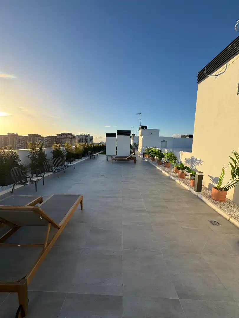 Terrasse von Wohnung zur Miete in Málaga mit Klimaanlage, Terrasse und Abstellraum