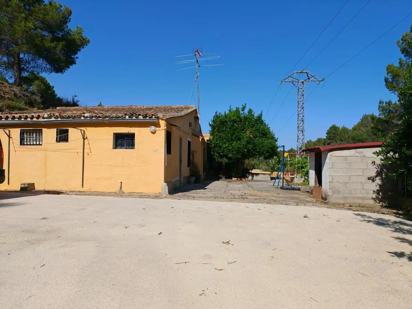 Exterior view of Houses for sale in Yátova  with Private garden, Terrace and Storage room