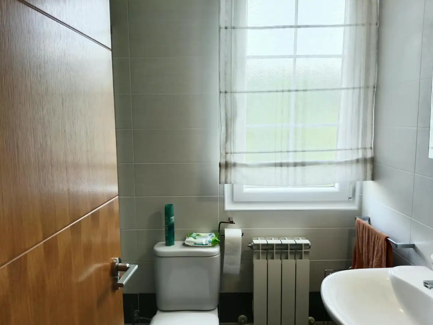 Bathroom of Houses for sale in Voto, Cantabria