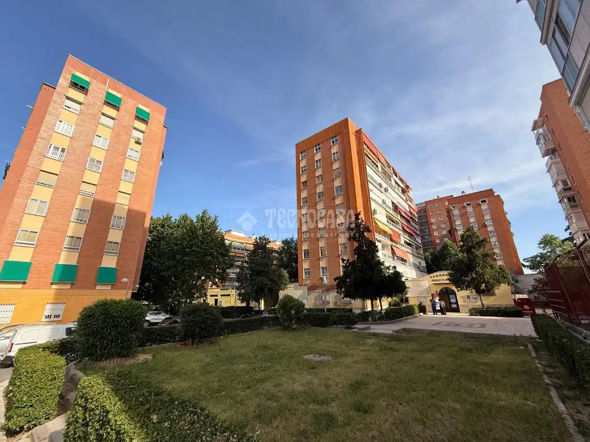 Außenansicht von Wohnung zum Verkauf in Madrid mit Klimaanlage, Heizung und Parkett