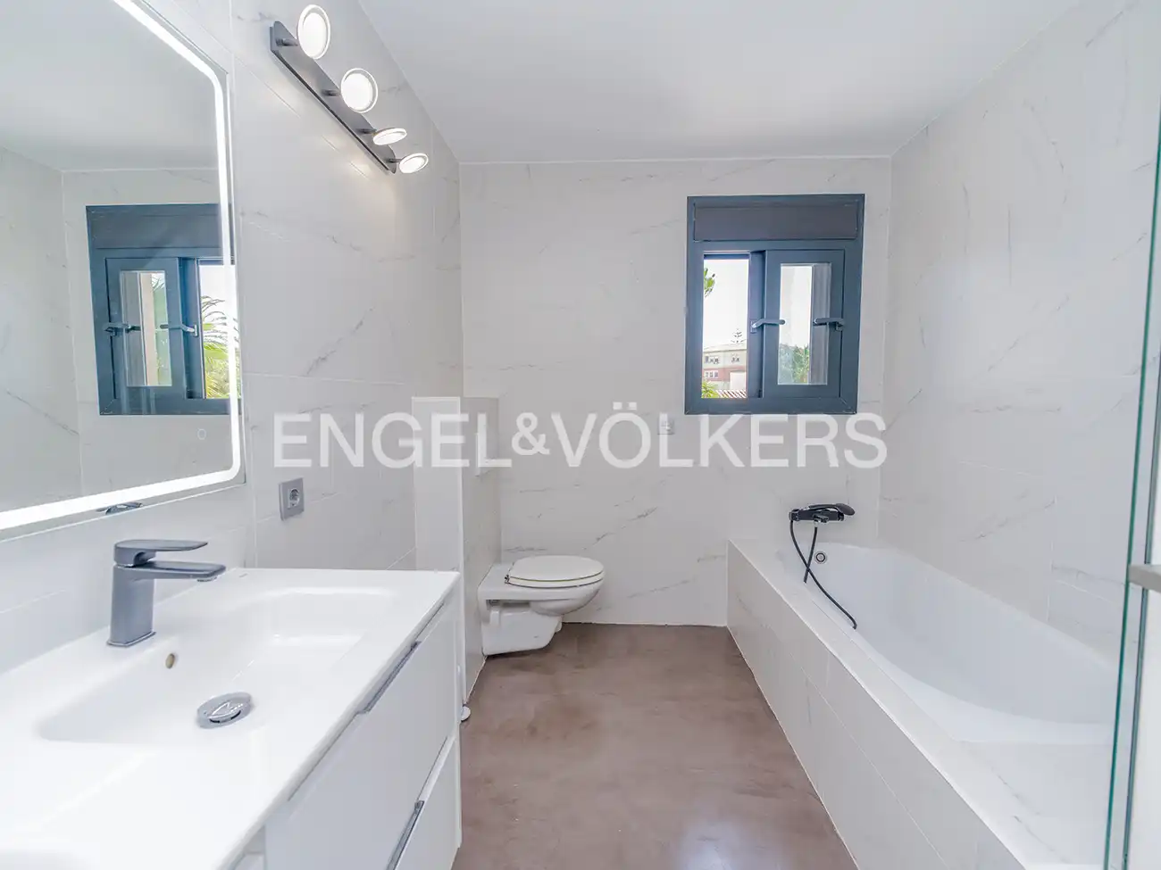 Baño de Casa o chalet en venta en El Campello con Aire acondicionado, Calefacción y Jardín privado