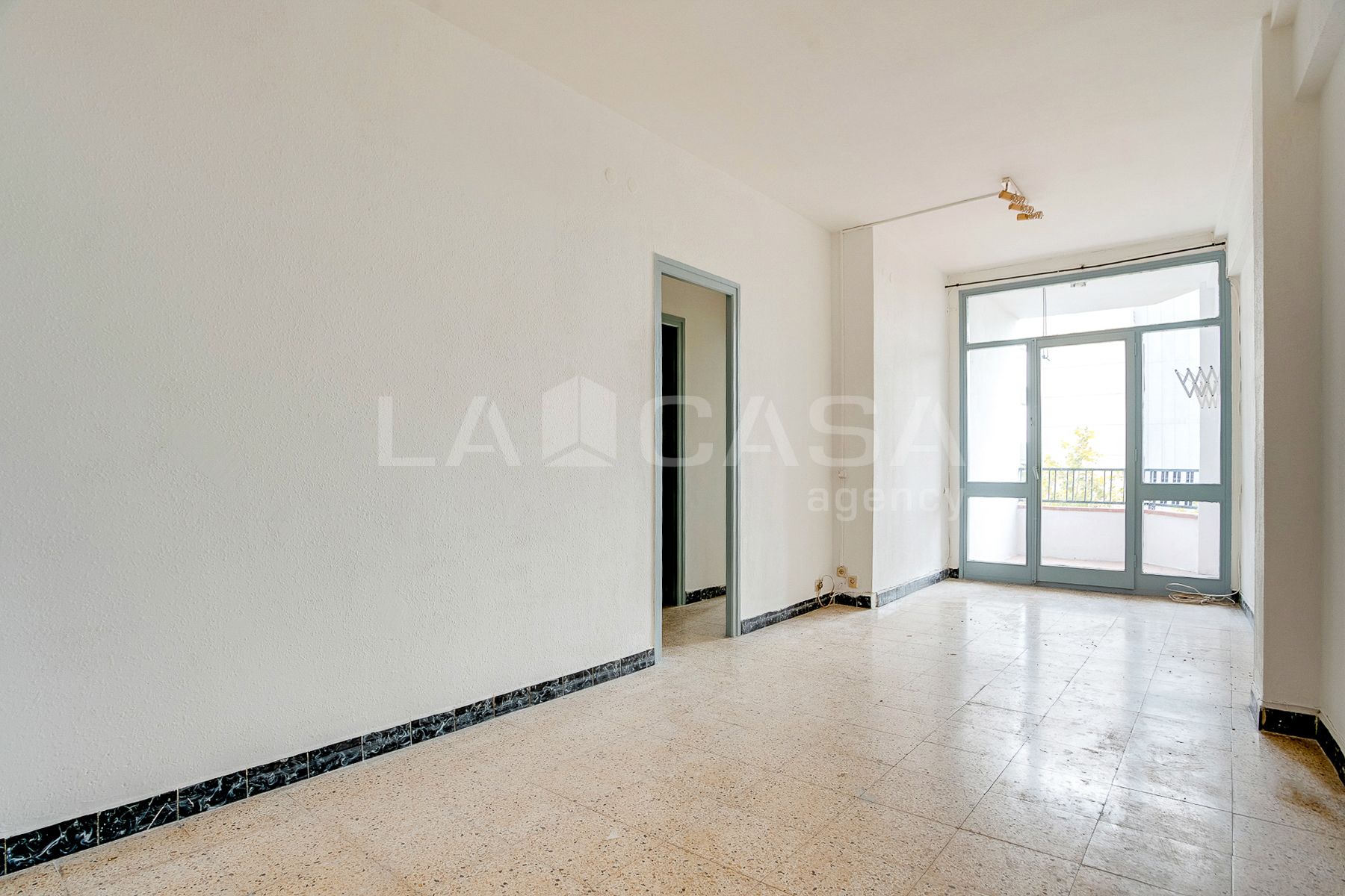 Sala de estar de Piso en venta en  Barcelona Capital con Balcón