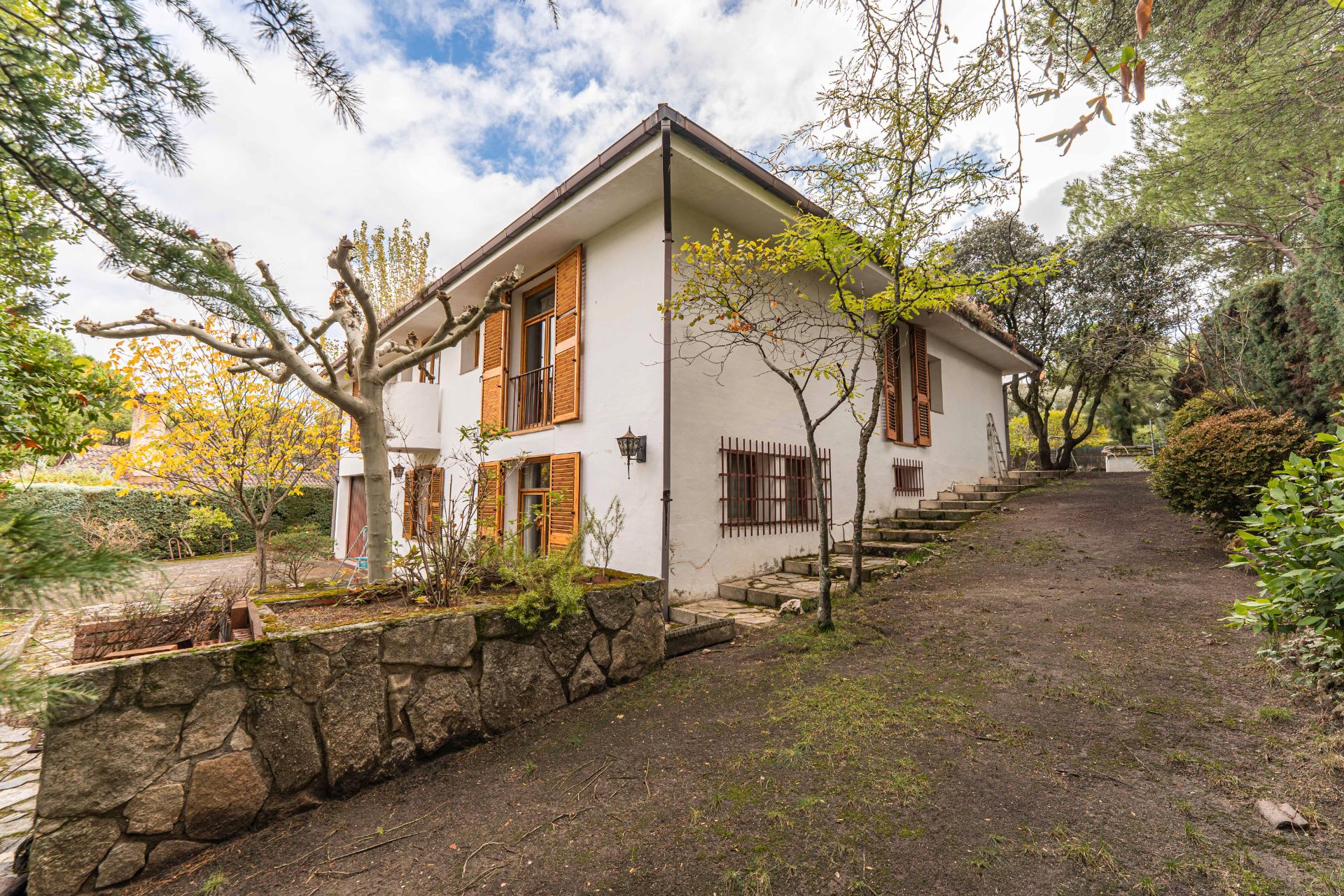 Vista exterior de Casa o xalet en venda en Boadilla del Monte amb Calefacció, Jardí privat i Piscina