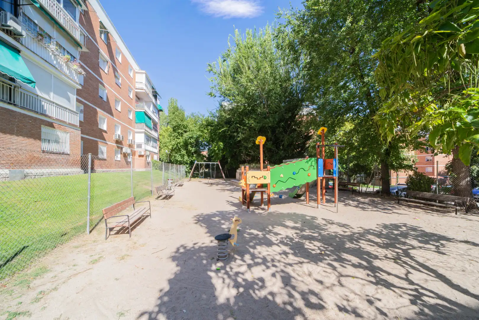 Parking de Piso en venta en Madrid con Calefacción, Parquet y Amueblado