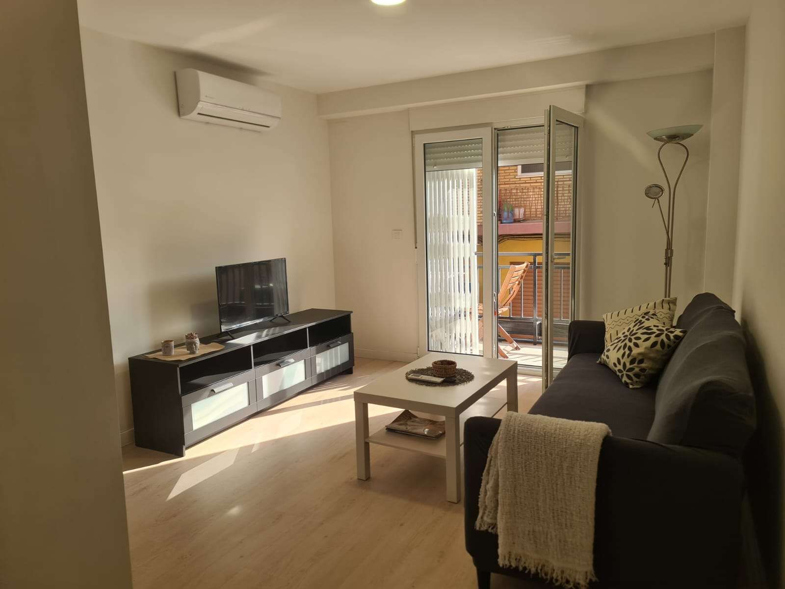 Living room of Apartment to share in Xirivella  with Air Conditioner and Terrace