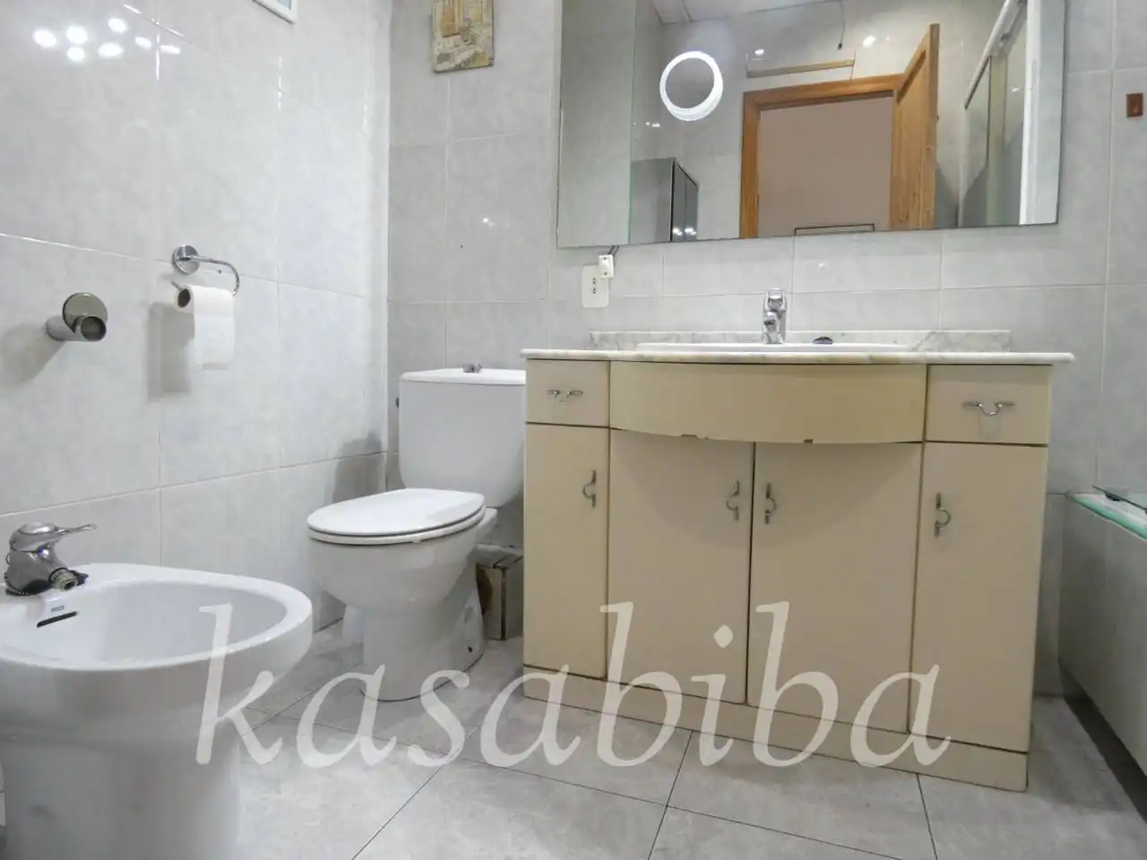 Bathroom of Flat for sale in Valencia  with Air Conditioner and Balcony
