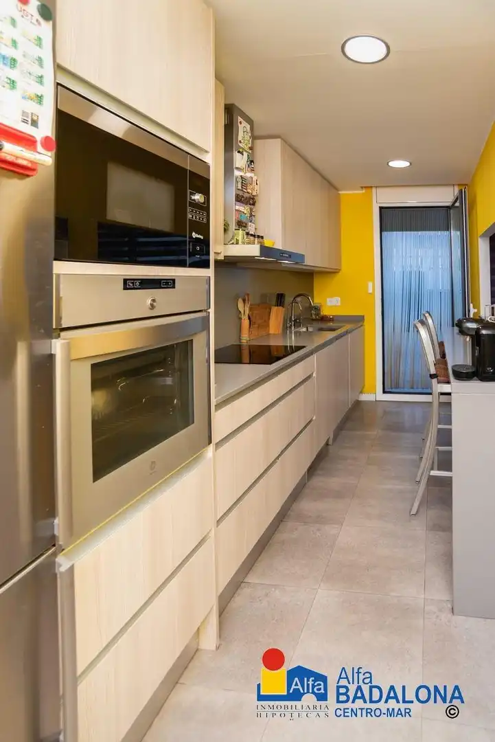 Cocina de Piso en venta en Badalona con Aire acondicionado, Calefacción y Jardín privado