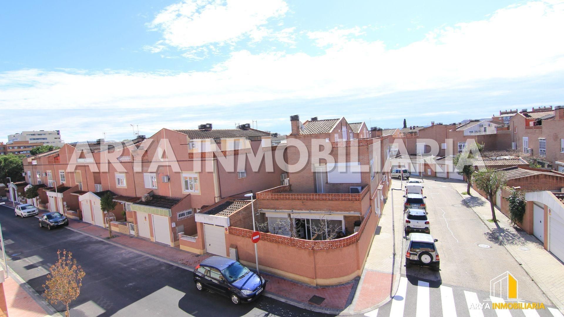 Exterior view of Single-family semi-detached for sale in Torrejón de Ardoz  with Heating, Terrace and Storage room