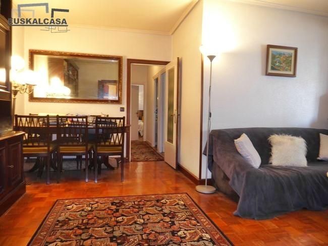 Sala d'estar de Pis en venda en Bilbao  amb Calefacció, Parquet i Terrassa
