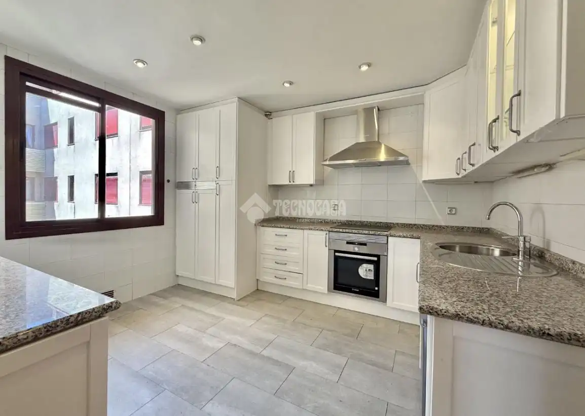 Kitchen of Flat for sale in Madrid  with Air Conditioner, Heating and Storage room