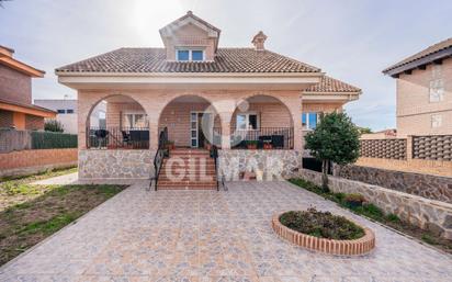 Vista exterior de Casa o xalet en venda en Valdetorres de Jarama amb Aire condicionat i Terrassa