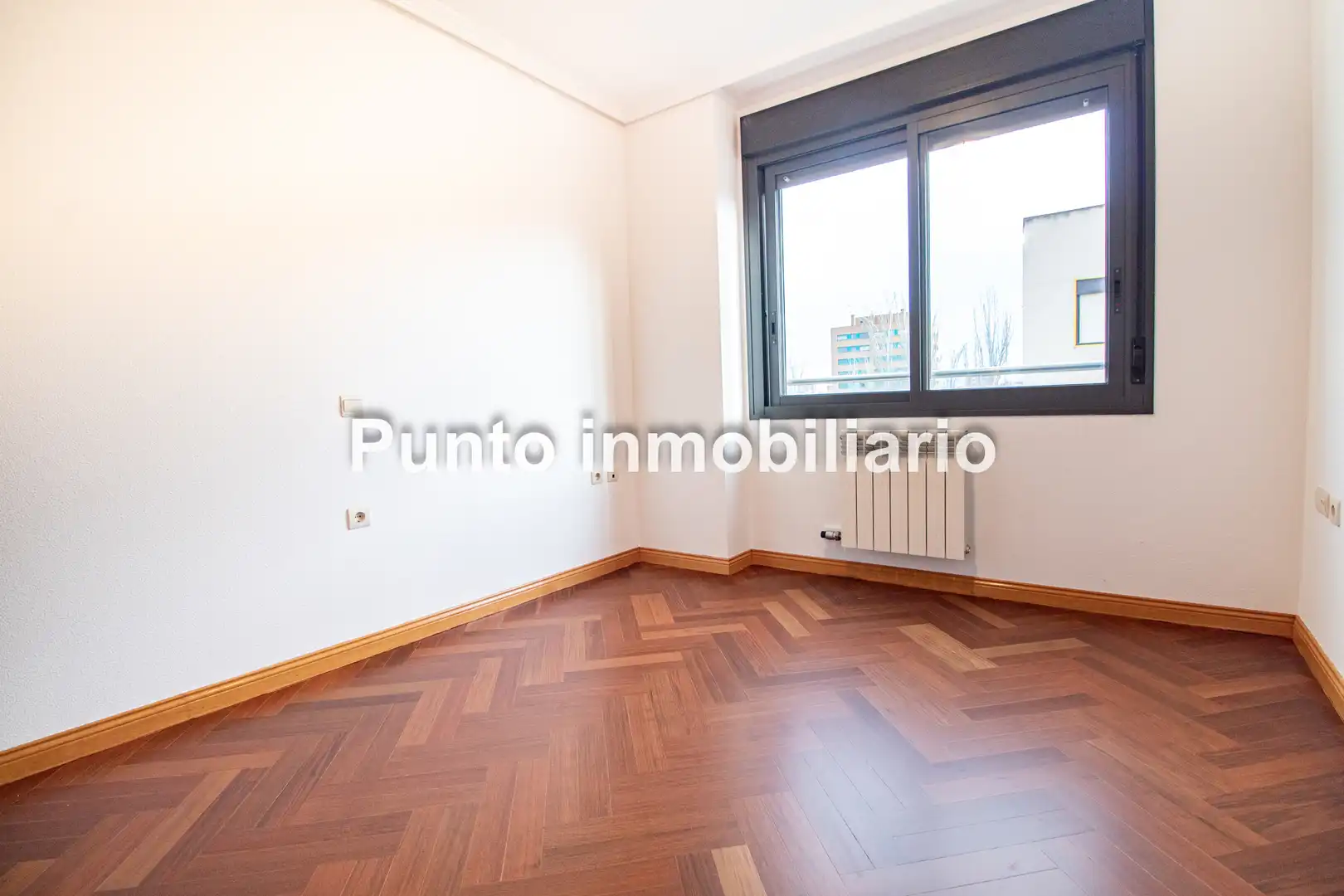 Living room of Flat for rent in Valladolid  with Heating and Parquet flooring
