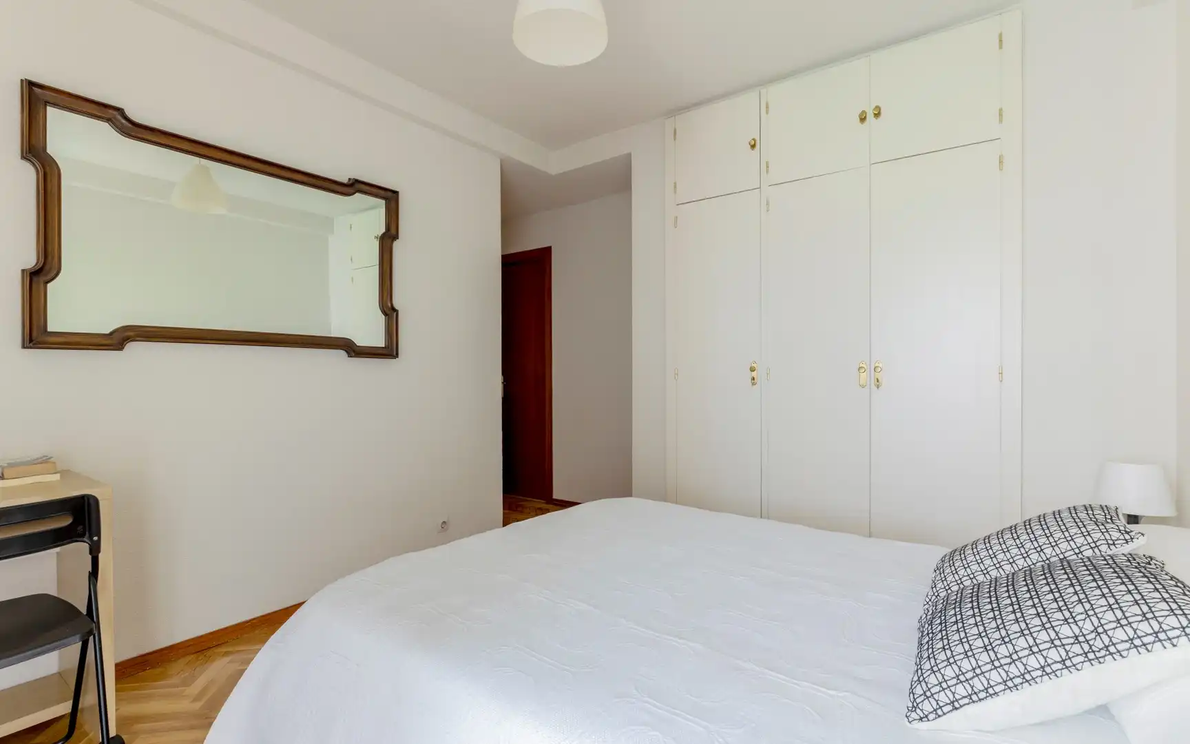 Dormitori de Pis de lloguer en Madrid amb Calefacció, Terrassa i Moblat