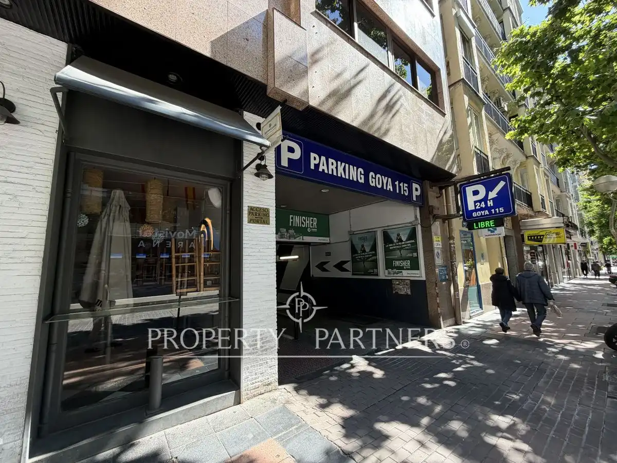 Parking of Office for rent in Madrid  with Heating and Furnished