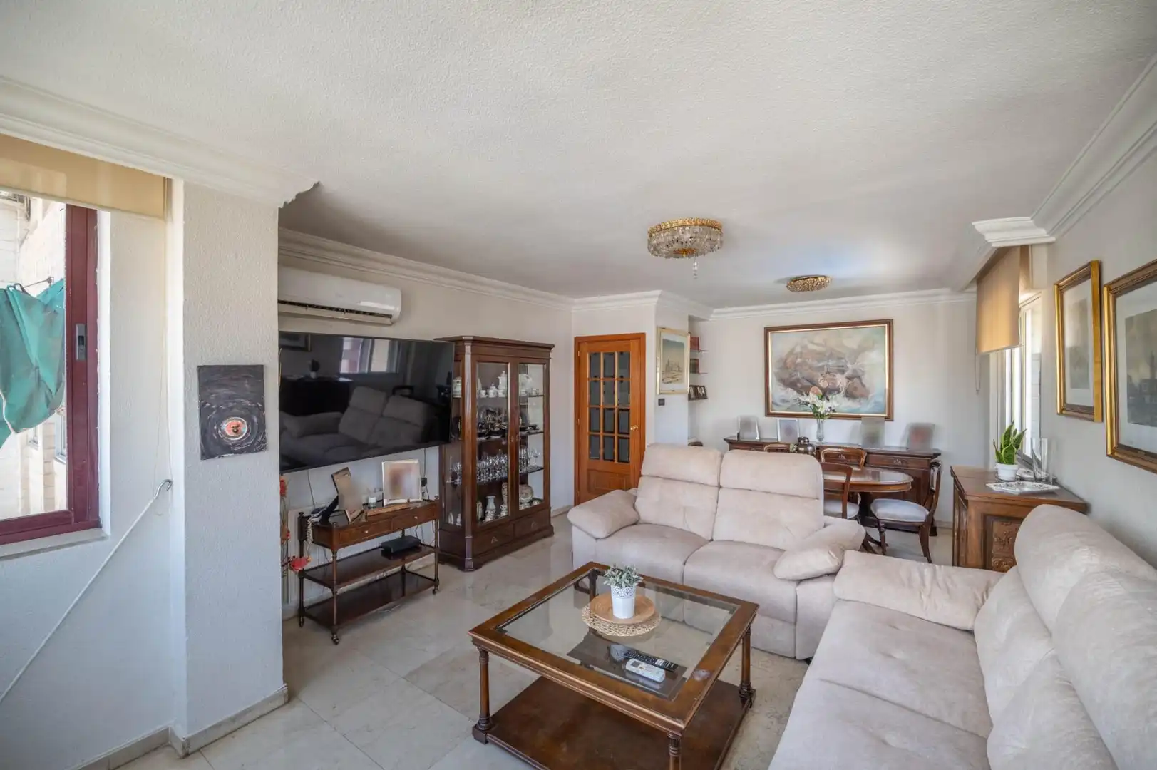 Sala d'estar de Pis en venda en Granada amb Piscina comunitària