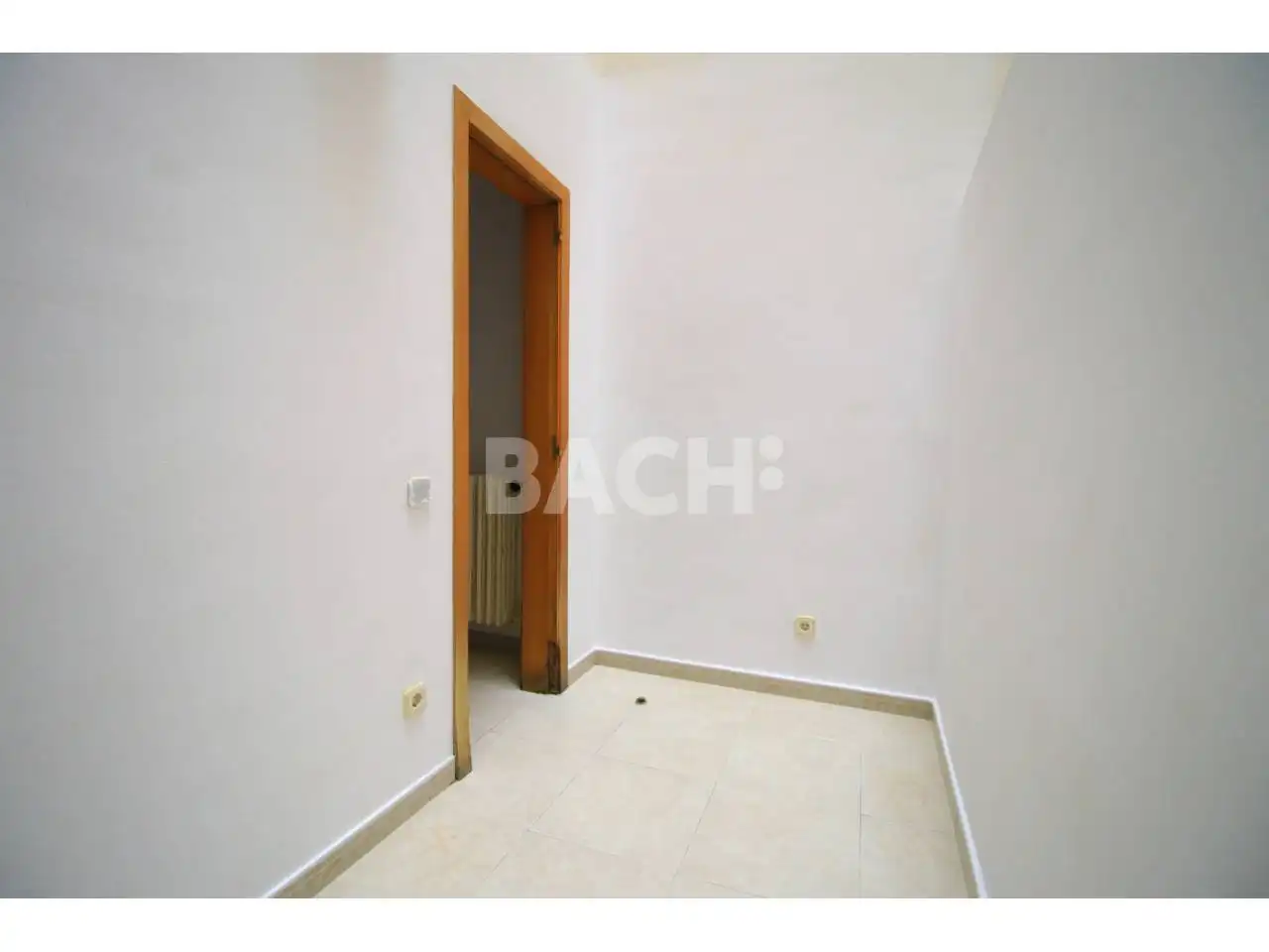 Flat for sale in Vic  with Heating and Balcony