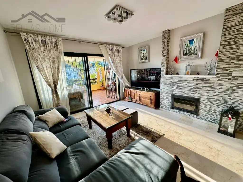 Sala de estar de Piso en venta en Estepona con Aire acondicionado, Terraza y Piscina