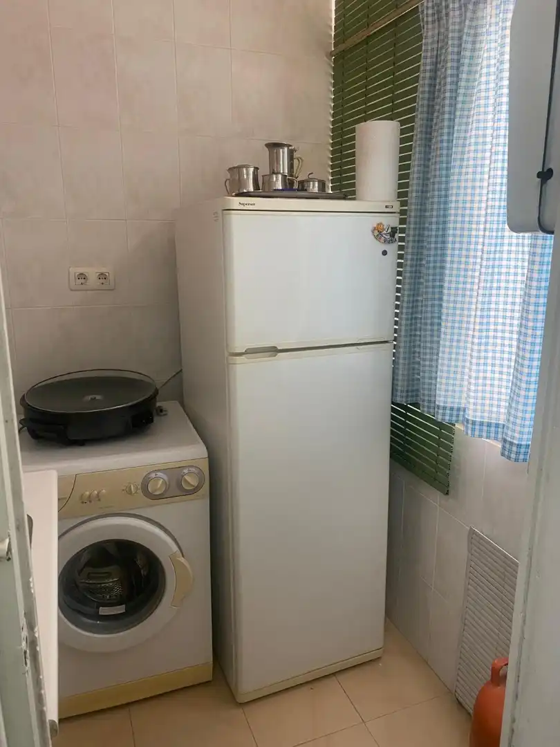 Cocina de Apartamento de alquiler en Torrevieja con Amueblado, Microondas y Balcón