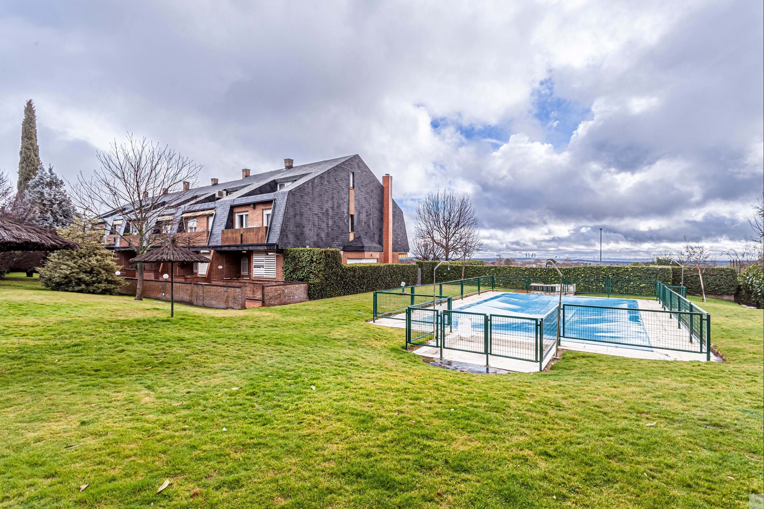 Houses for rent in Calle Madroñera, Las Matas  - Peñascales