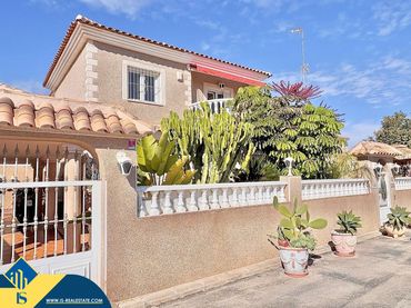 Casa amb piscina en venda a Los Balcones - Los Altos