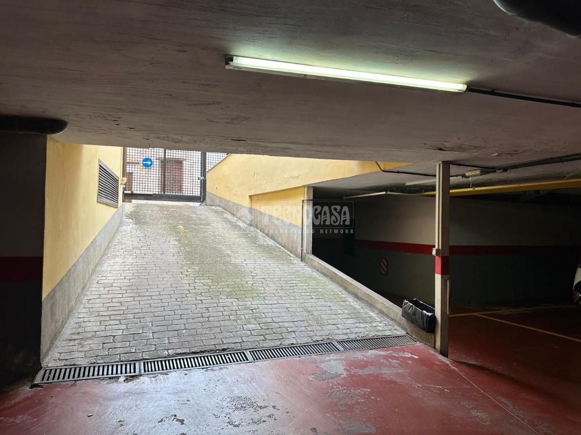 Parking of Flat to rent in Alcalá de Henares  with Air Conditioner, Heating and Storage room