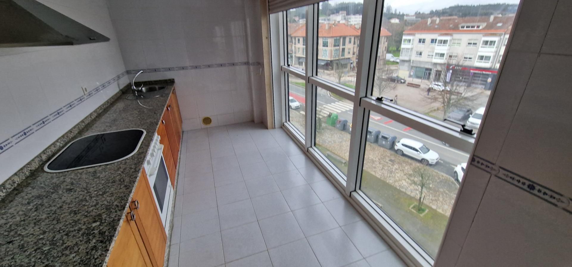 Cuina de Pis en venda en Santiago de Compostela  amb Calefacció i Traster